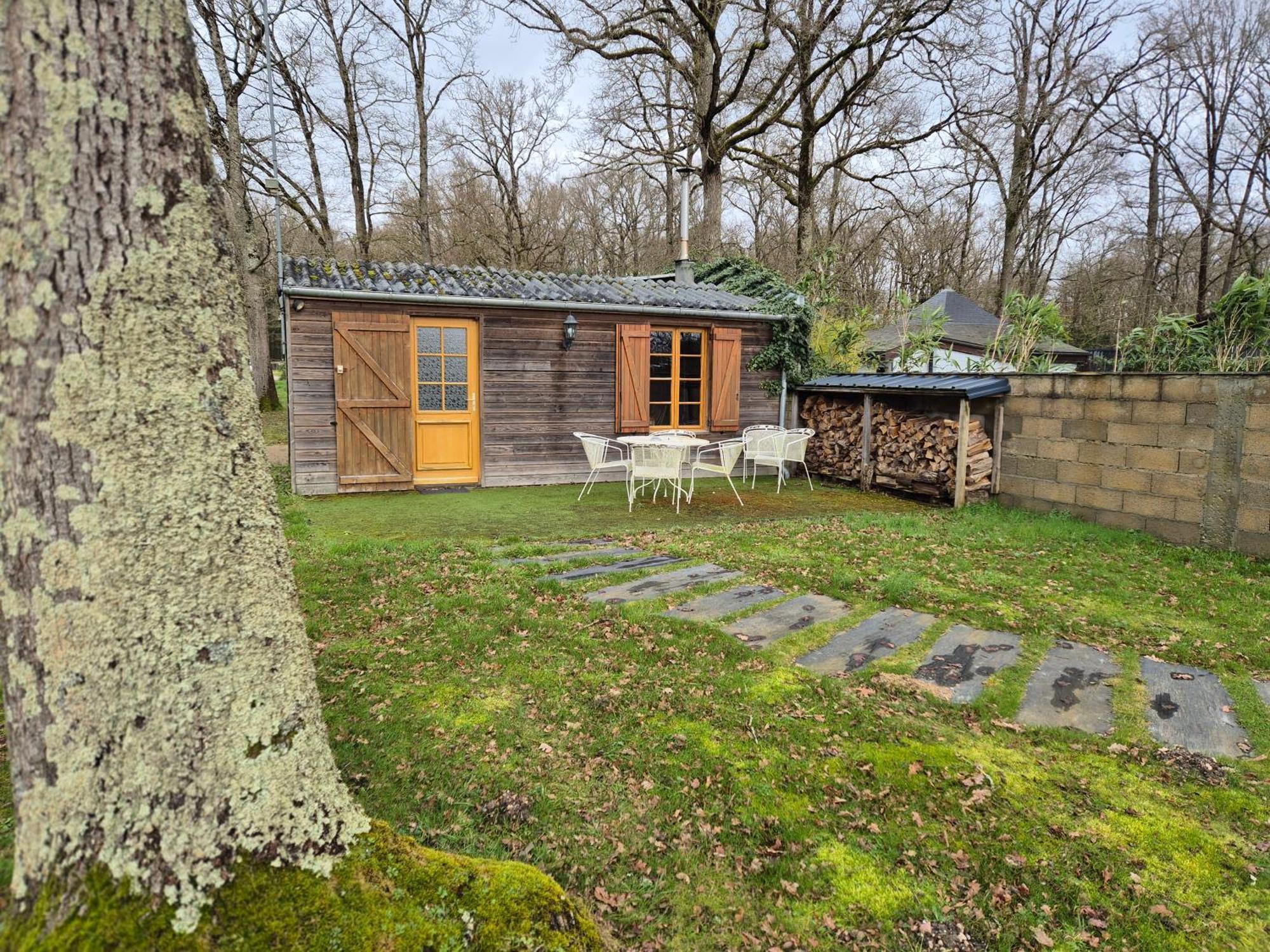 La Maison Dans Les Bois Soucelles Luaran gambar